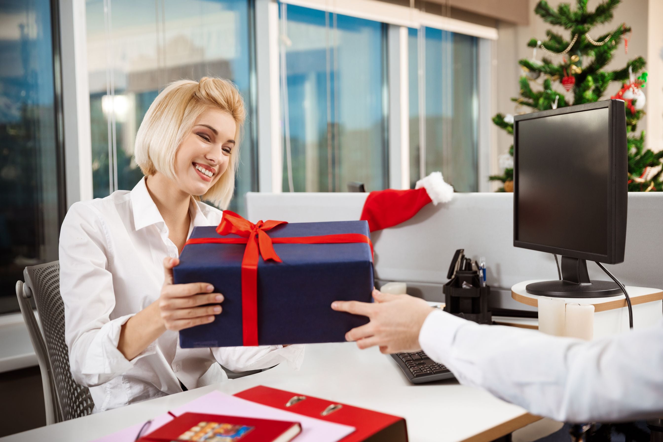 175 Remarkable Corporate Holiday Gifts: Be THE Best Gifter